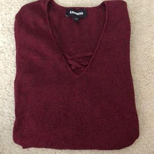V neck cris cross sweater